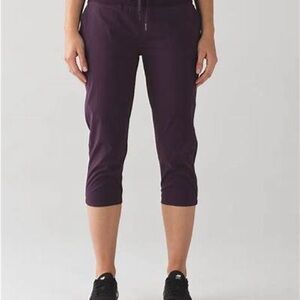 lululemon athletica Maroon Dance Studio Cropped Pants - sz4 gorgeous and comfy!